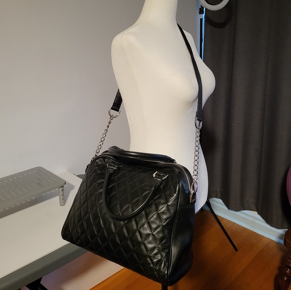 DANIER Quilted Leather bag. Large, long strap included. Excellent condition. - Picture 6 of 9